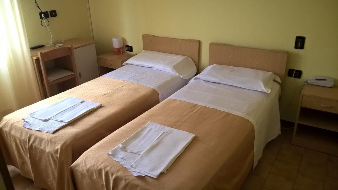 Hotel Parigi 카스텔산피에트로테르메 객실 사진