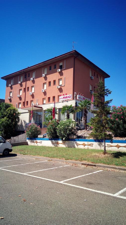 Hotel Parigi 카스텔산피에트로테르메 외부 사진