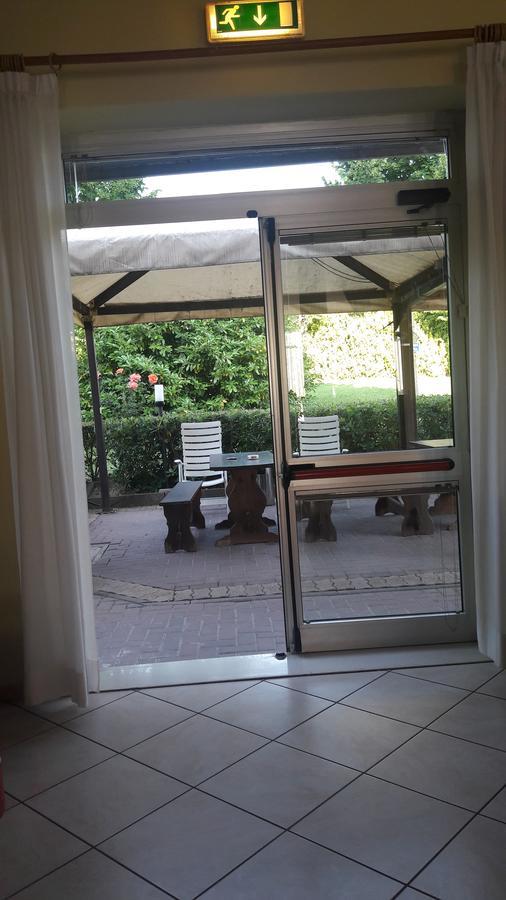 Hotel Parigi 카스텔산피에트로테르메 외부 사진
