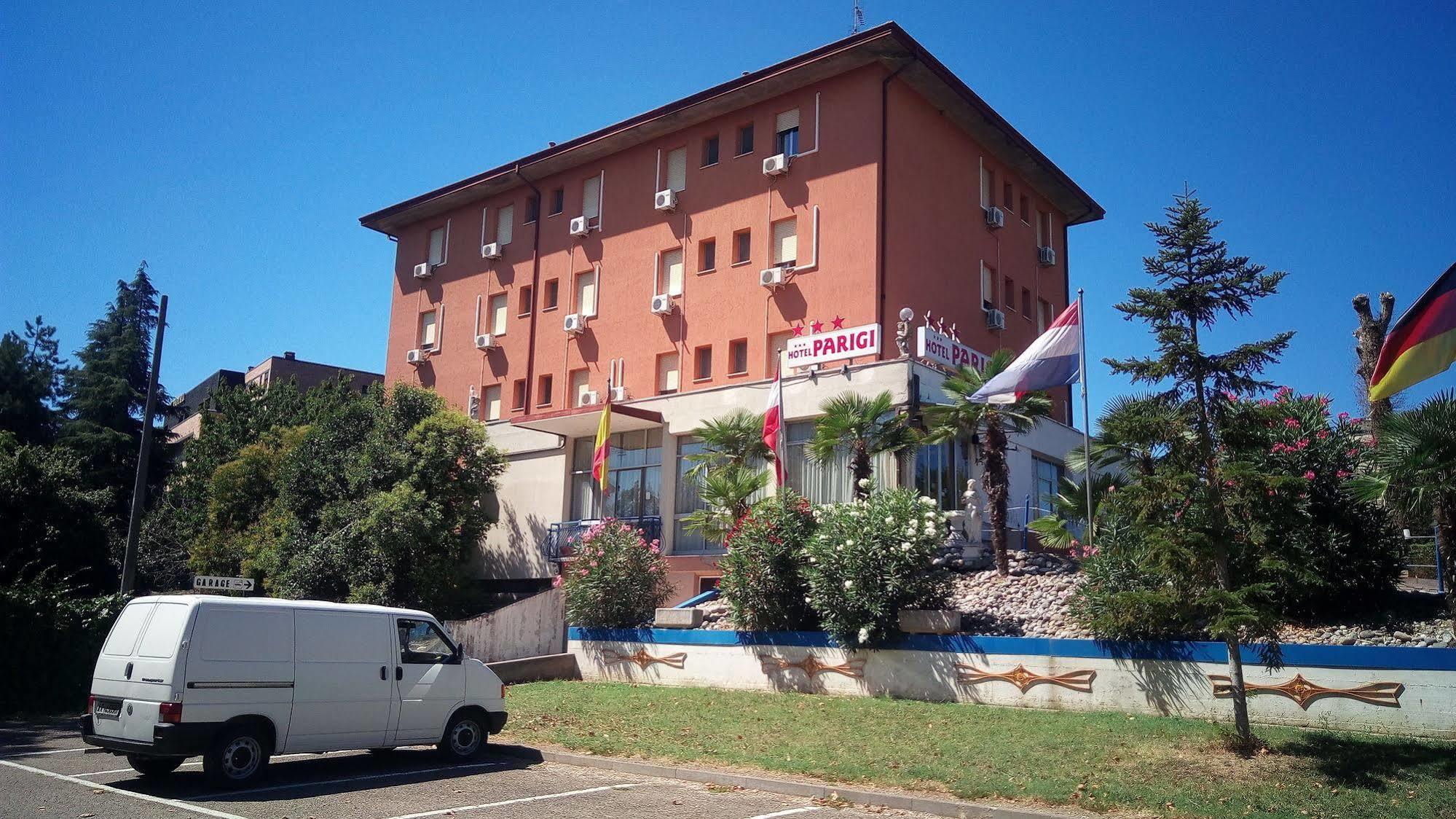 Hotel Parigi 카스텔산피에트로테르메 외부 사진