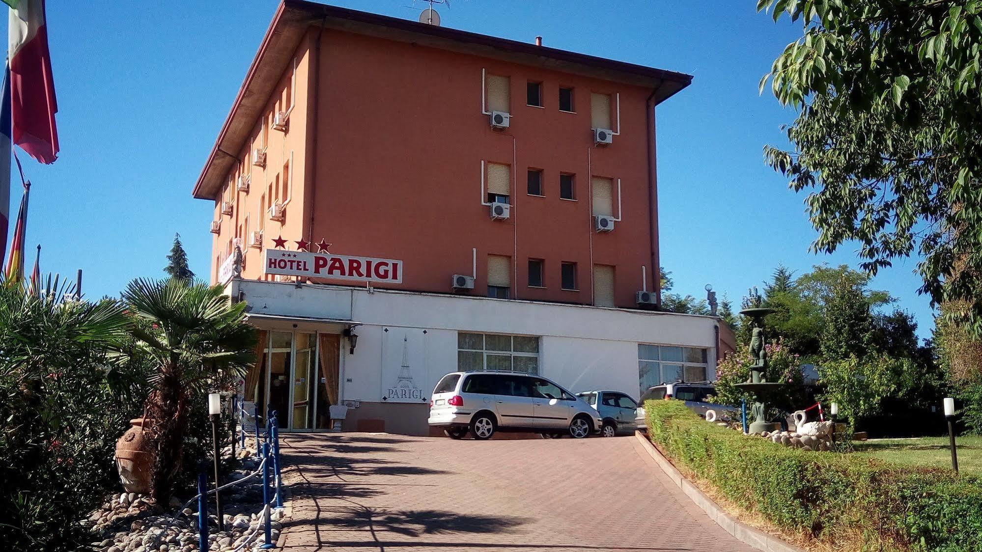 Hotel Parigi 카스텔산피에트로테르메 외부 사진